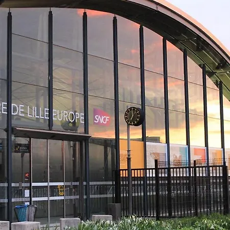 Spacious One Bedroom Ideally Located * 里尔