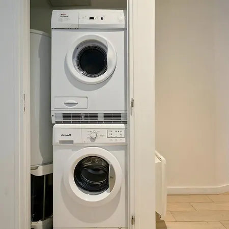 Spacious One Bedroom Ideally Located * Λιλ