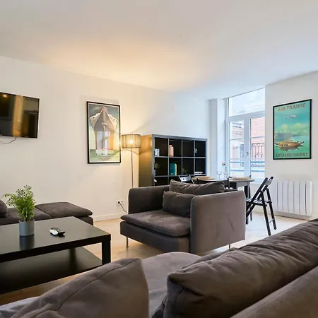 Apartment Spacious One Bedroom Ideally Located *