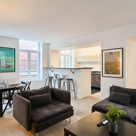 Spacious One Bedroom Ideally Located