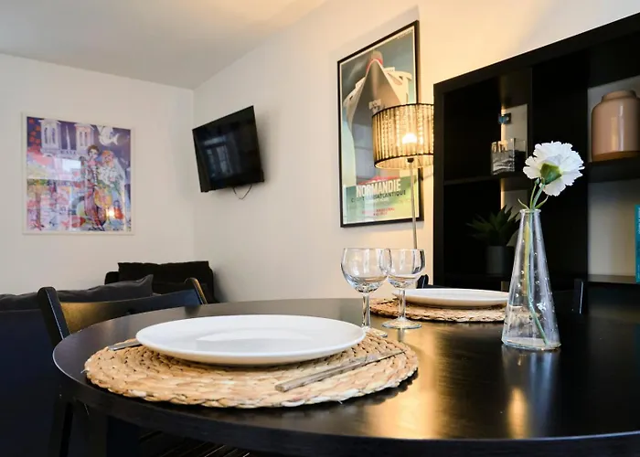 Spacious One Bedroom Ideally Located Lejlighed Lille