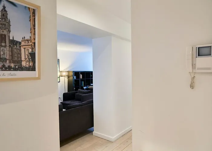 Spacious One Bedroom Ideally Located Lejlighed
