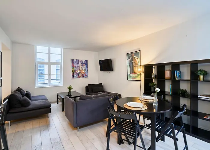 Spacious One Bedroom Ideally Located Lejlighed *