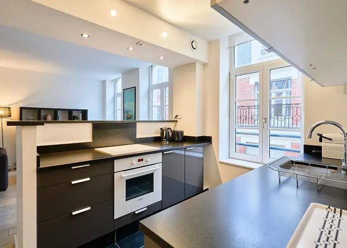 Spacious One Bedroom Ideally Located Lejlighed *
