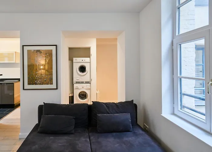 Spacious One Bedroom Ideally Located Lejlighed *