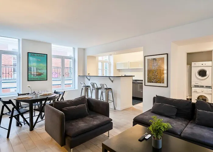 Spacious One Bedroom Ideally Located