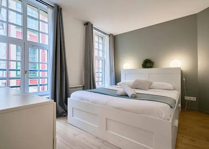 Spacious One Bedroom Ideally Located Lejlighed *