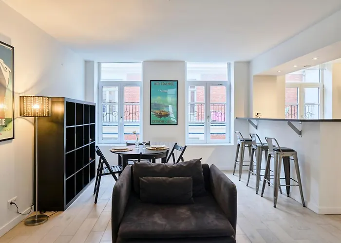 Spacious One Bedroom Ideally Located Lejlighed *